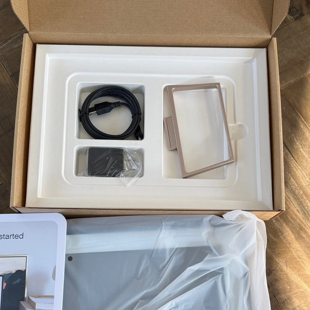 Loop digital picture frame
